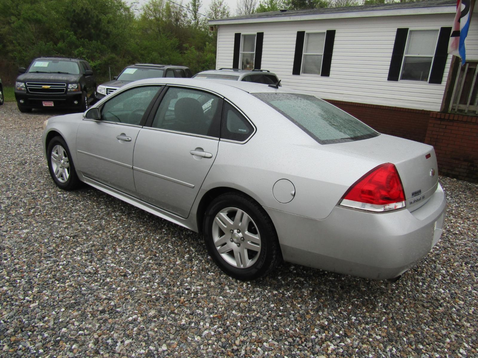 2014 Silver Chevrolet Impala LT (2G1WB5E30E1) with an 3.6L V6 DOHC 16V FFV engine, Automatic transmission, located at 15016 S Hwy 231, Midland City, AL, 36350, (334) 983-3001, 31.306210, -85.495277 - Photo #5